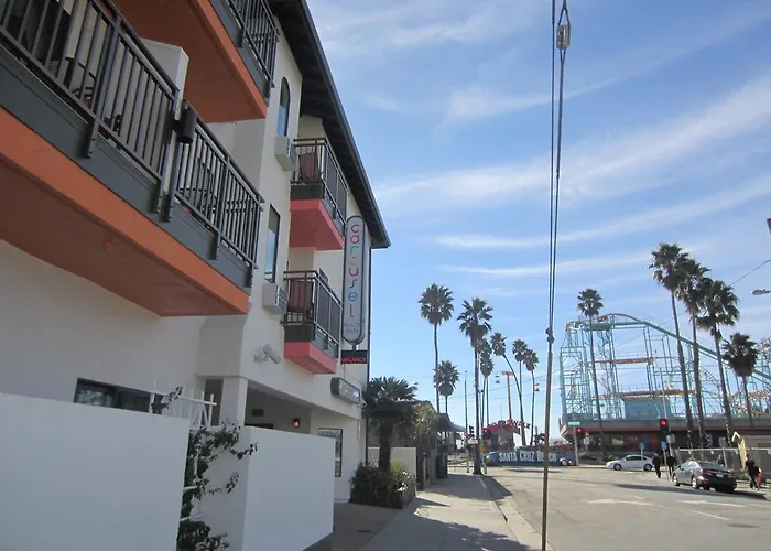 Carousel Beach Inn