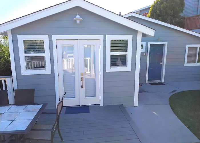 Ocean Echo Inn & Beach Cottages
